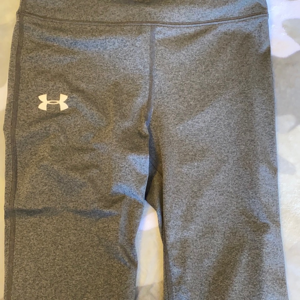 Gray Under Armour Capri Leggings.